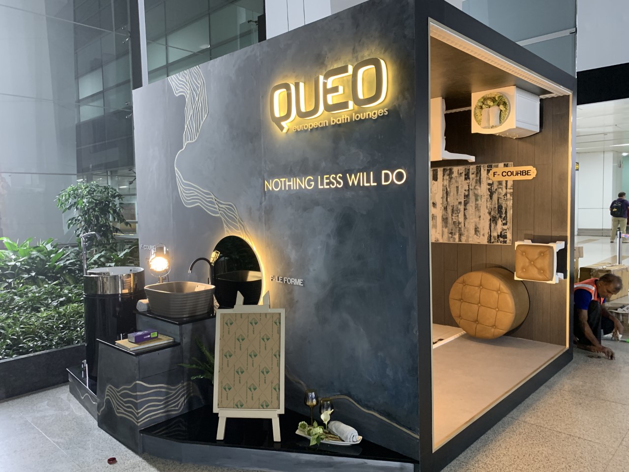 Queo Airport Kiosk by TIB Retail